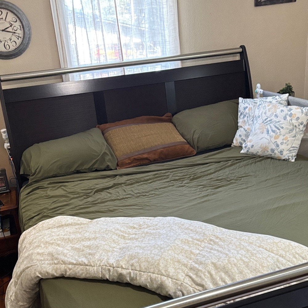 Green Bedding Set - Picture 2 of 4